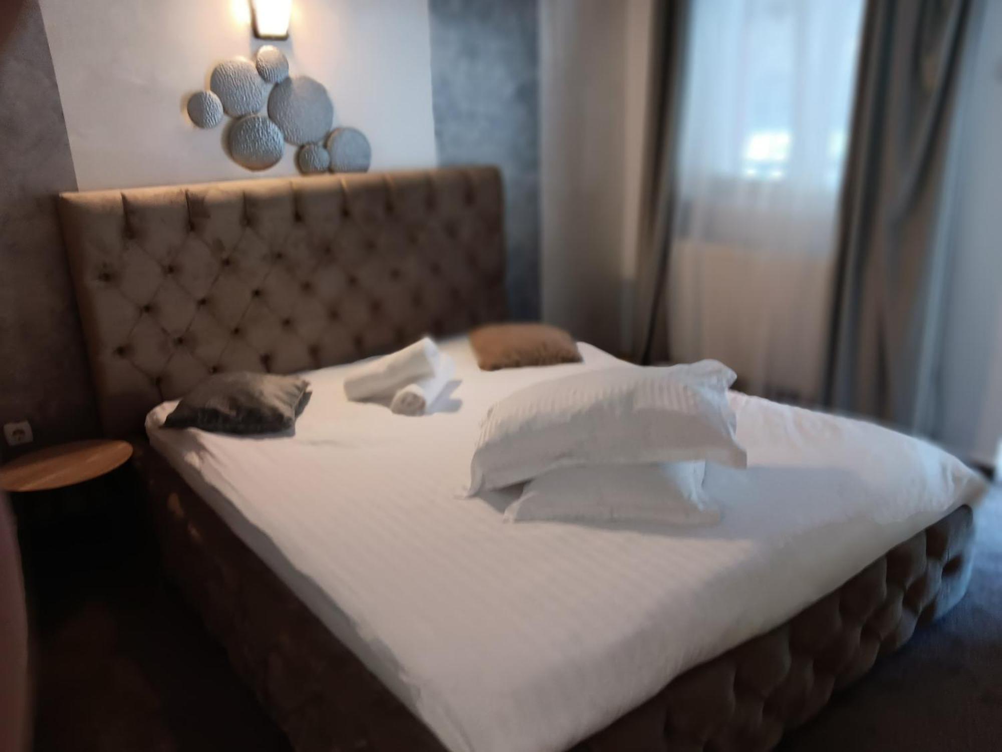 La Protap Calimanesti Hotel Екстериор снимка