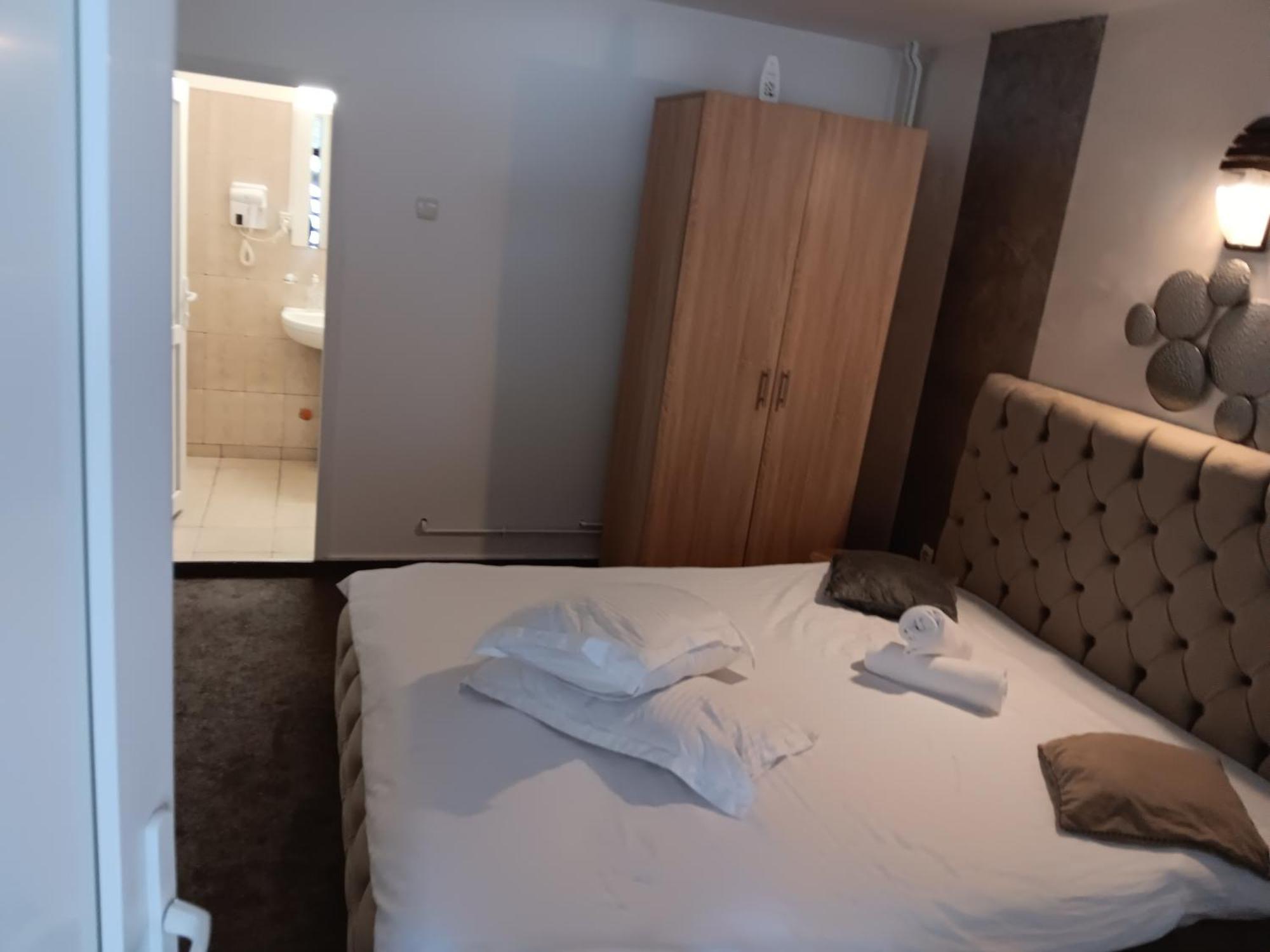 La Protap Calimanesti Hotel Екстериор снимка