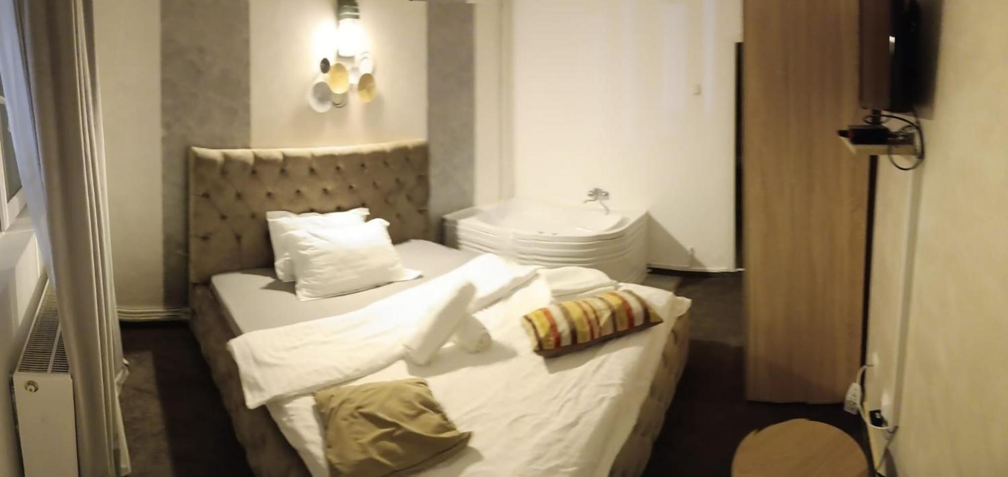 La Protap Calimanesti Hotel Екстериор снимка