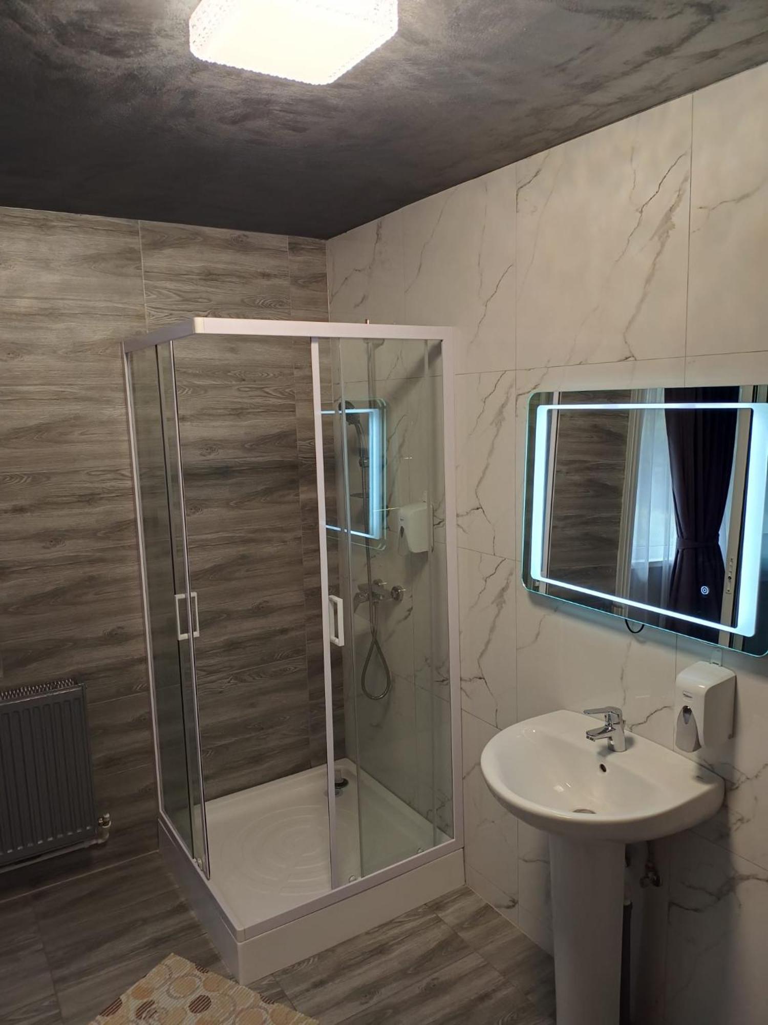 La Protap Calimanesti Hotel Екстериор снимка