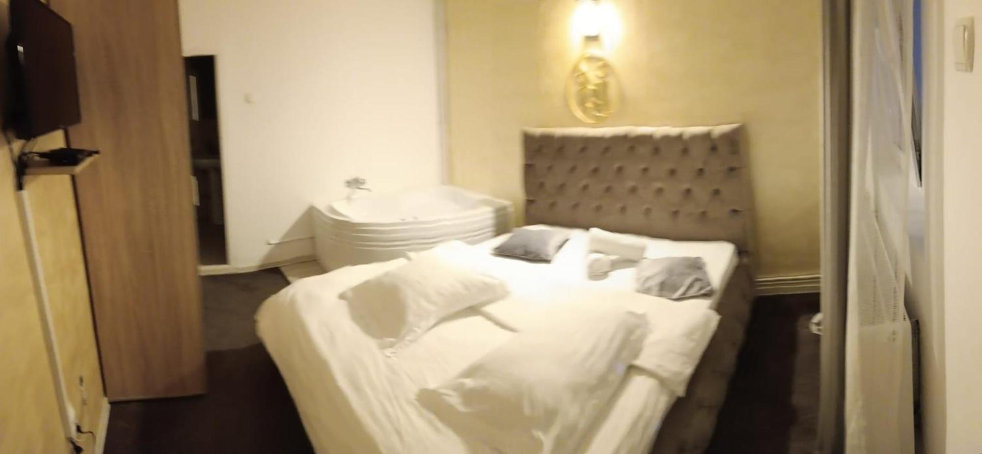 La Protap Calimanesti Hotel Екстериор снимка